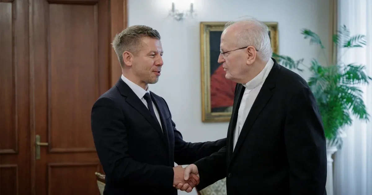 Magyar Péter miniszterelnök találkozott Erdő Péter bíborossal a vatikáni látogatás előkészítése érdekében
