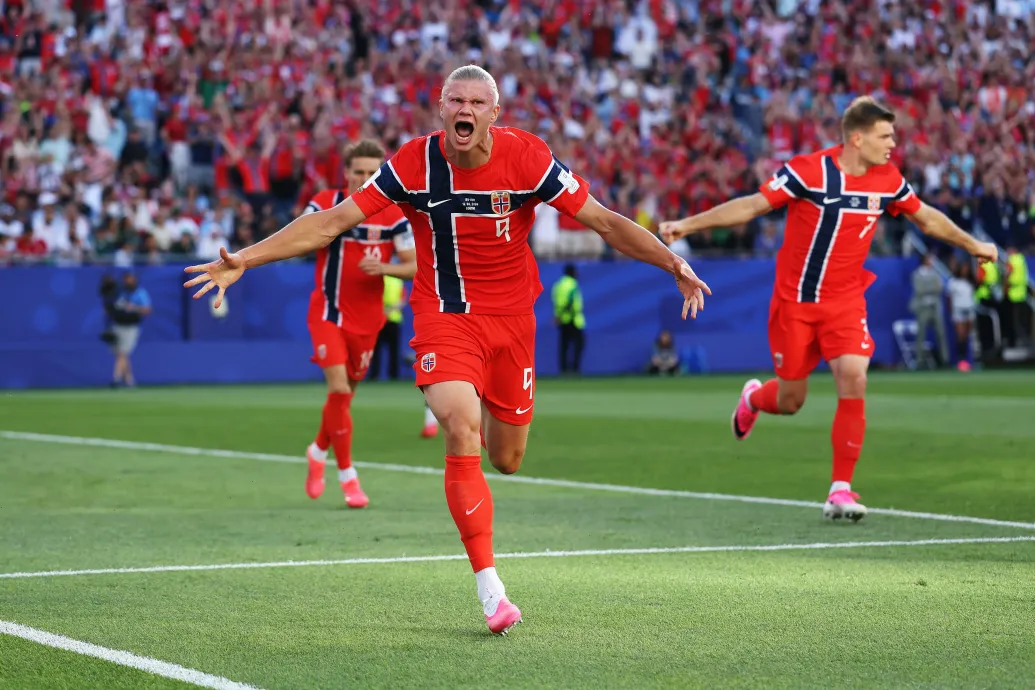 Haaland először jutott ki nagy tornára, és már egy félidő alatt két gólt szerzett