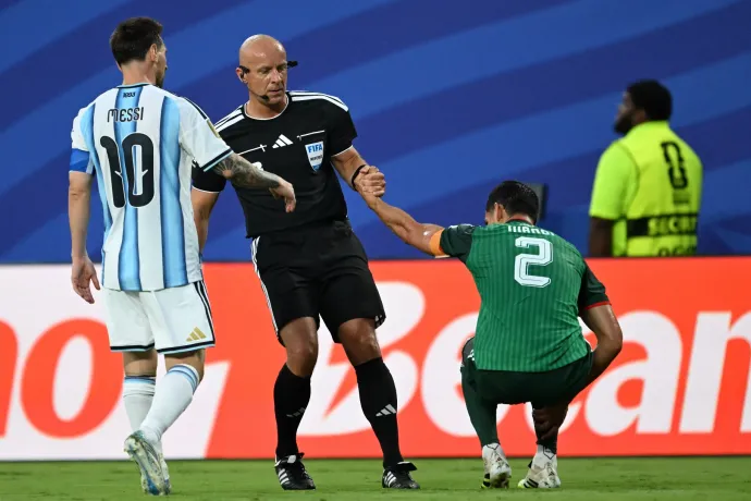 Egy elnéző játékvezető is kellhetett Messi mesterhármasához