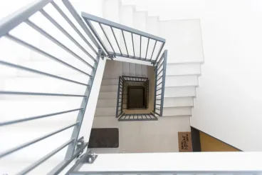 A tetőtér-beépítés legnagyobb problémája sokszor maga a lépcső