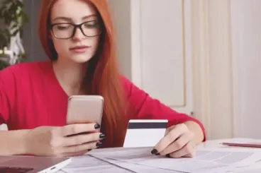 Júliustól drágulnak a bankszámlák, mégis spórolhatsz akár évi 30 000 forintot