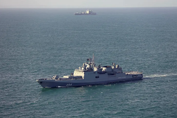 A brit miniszterelnök szerint rendkívül aggasztó a La Manche csatornán figyelmeztető lövéseket leadó orosz hadihajó ügye