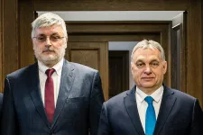 Fél évvel a választás előtt kötöttek állami szervek több tízmilliárdos szerződést a kötelezően használt iratkezelőt fejlesztő Fauszt-céggel