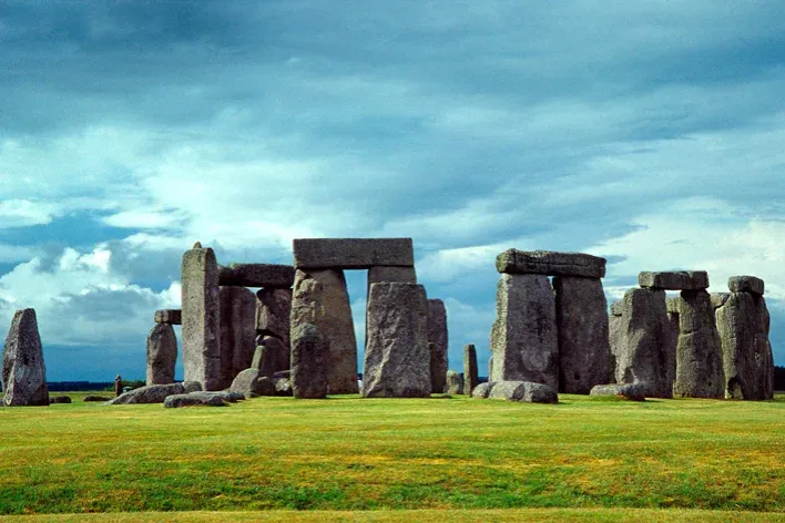 Egyszerűbb, régebbi Stonehenge-re bukkantak a híres műemléktől három mérföldre