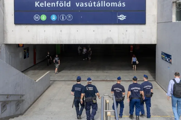 A rendőrség továbbra is fokozottan ellenőrzi a kelenföldi pályaudvar környékét – Forrás: Telex.hu