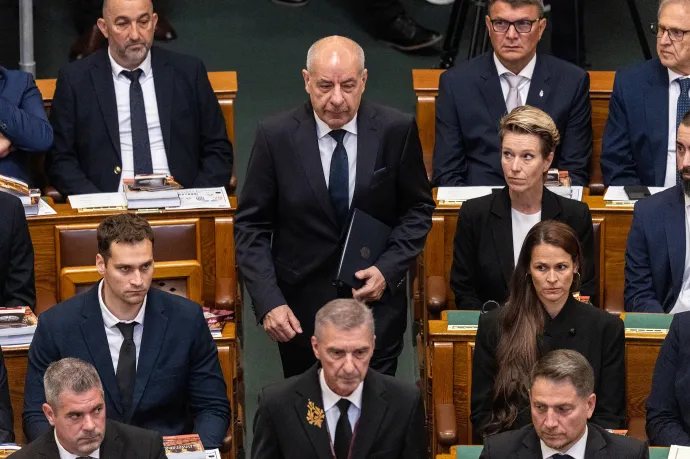 Hét alkotmánybíró kizáratta magát Sulyok ügyéből