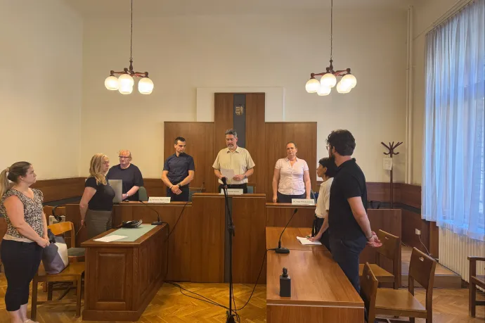 Jogerősen elítélték a férfit, aki azért támadt egy társaságra, mert az antifasisztákból állt