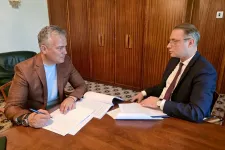 Veștea megnevezte leendő külügyminiszterét, miközben tovább támadja Bolojant