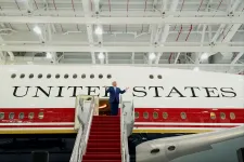Trump bemutatta az új Air Force One-t: egy Katartól ajándékba kapott gépet