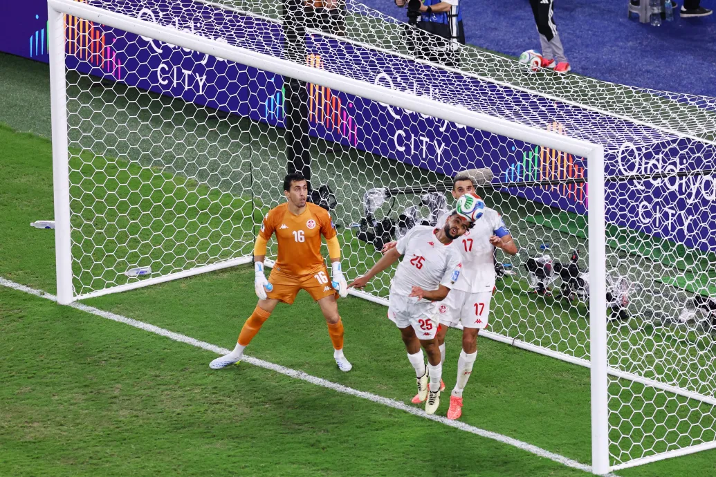 Hihetetlen fejesgóllal végezte ki Japán Tunéziát, 4-0 az 1000. vb-meccs vége