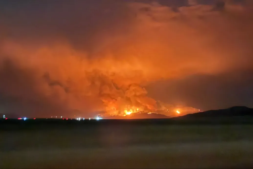 5000 hektáron ég a bozót Utahban, egy kisváros összes lakójának menekülnie kell