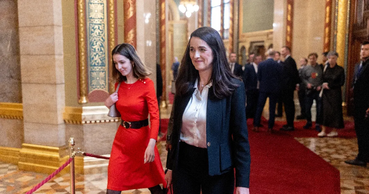 Orbán Anita az osztrák sajtónak igazolta a pletykát arról, hogy Szijjártóék sok dokumentumot ledaráltak