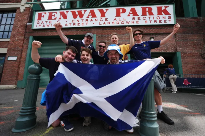 A skót focidrukkerek a bostoni baseballcsapat szurkolóinak szívét is meghódították