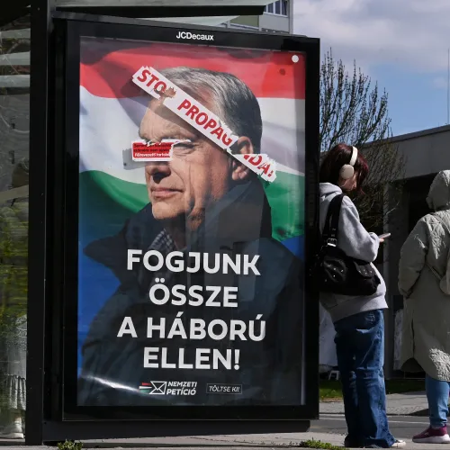 A gyűlöletpropaganda egyik fő terjesztője lehet az óriásplakát-tilalom legnagyobb nyertese