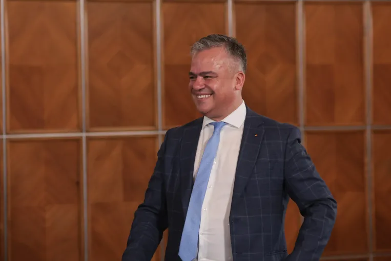 Erősen billeg a Veștea-kormány: ma eldőlhet, összejön-e a parlamenti többség