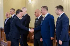 Doktori címét elvesztő politikus és plágiumvádlott miniszterek is helyet kaptak Veștea kormányában