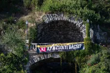 Ha létezik, ha nem, politikai szellemként kering a nyilvánosságban Zsolti bácsi
