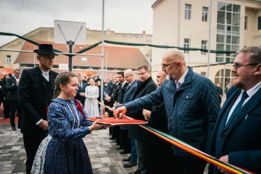 Bárdi Nándor szerint a Fidesz-féle nemzetpolitika után a stadionok és kastélyok helyett az emberekbe kellene fektetni