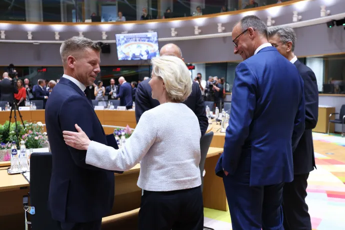 Magyar Péter miniszterelnök, Ursula von der Leyen, az Európai Bizottság elnöke és Friedrich Merz német kancellár az Európai Unió kétnapos brüsszeli csúcstalálkozójának nyitóülésén, 2026. június 18-án – Fotó: Alexandrosz Mihalidisz / Európai Tanács / MTI