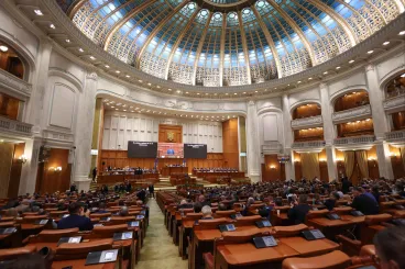 Az RMDSZ az AUR mellett szavazott a képviselőház új vezetéséről, a PNL és az USR kivonult a teremből