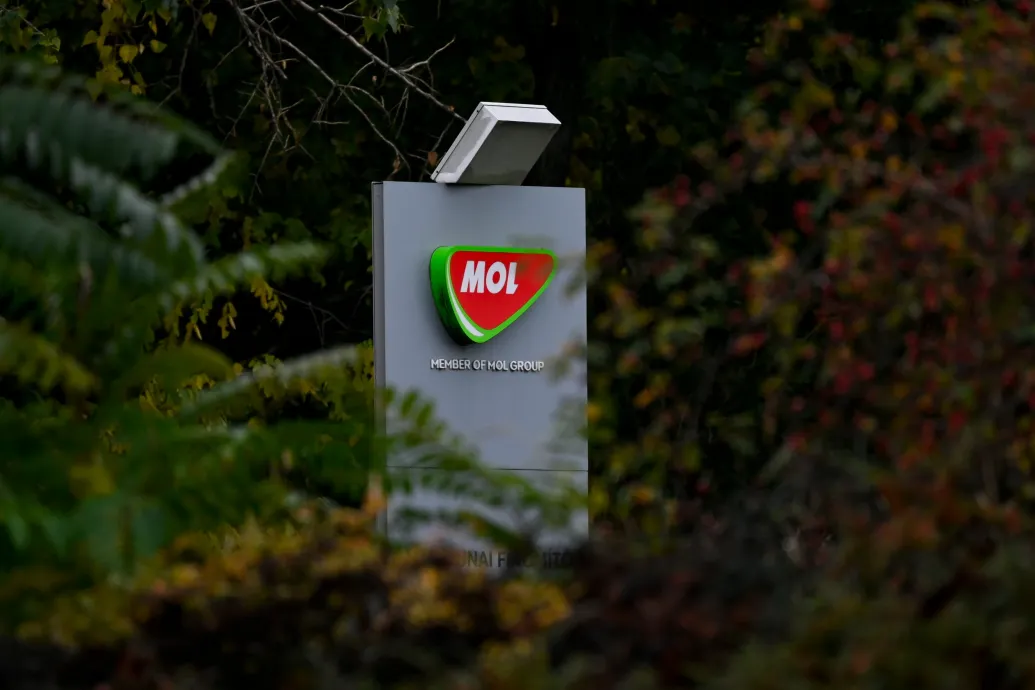 43 millió forintra büntette az MNB a Molt