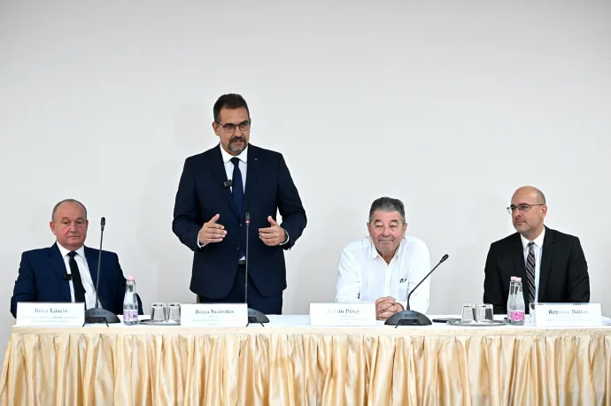 Bóna Szabolcs agrár- és élelmiszer-gazdaságért felelős miniszter a pénteki sajtótájékoztatón – Fotó: Hegedüs Róbert / MTI