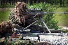 Három fickó egy fészerben véletlenül elnyert egy katonai megrendelést, így született meg a brit hadsereg hivatalos mesterlövész puskája