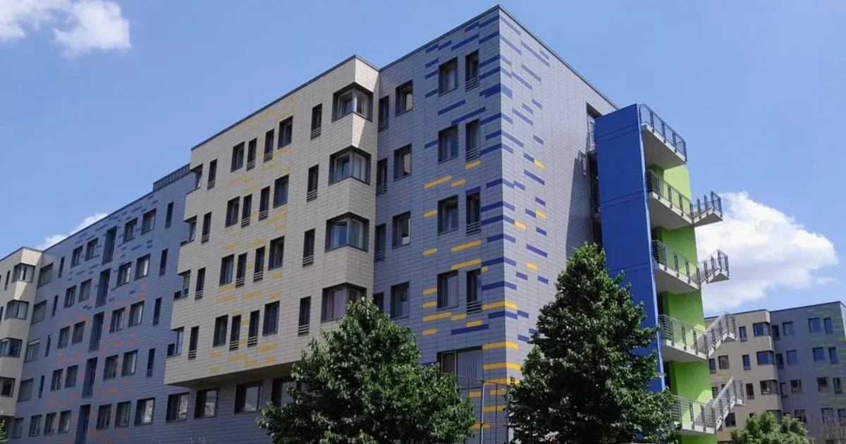Leállt a klíma a győri kórház egyik szárnyában, vizet osztanak a betegeknek