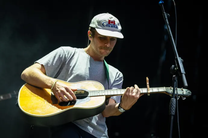 Fent Mac DeMarco, lent az előzenekar, Otto Benson – Fotó: Alföldi Dániel István / Telex