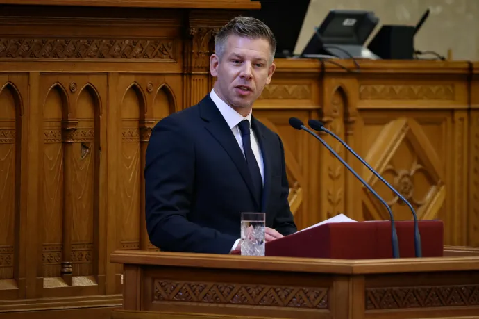 A TASZ szerint ki kell venni a mostani Alaptörvény-módosításból a 12 éves képviselői mandátumlimitet