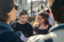 A romániai fiatal férfiak többsége szerint egy igazi férfi nem mond nemet a szexre és a radikális feminizmus olyan rossz, mint a népirtás