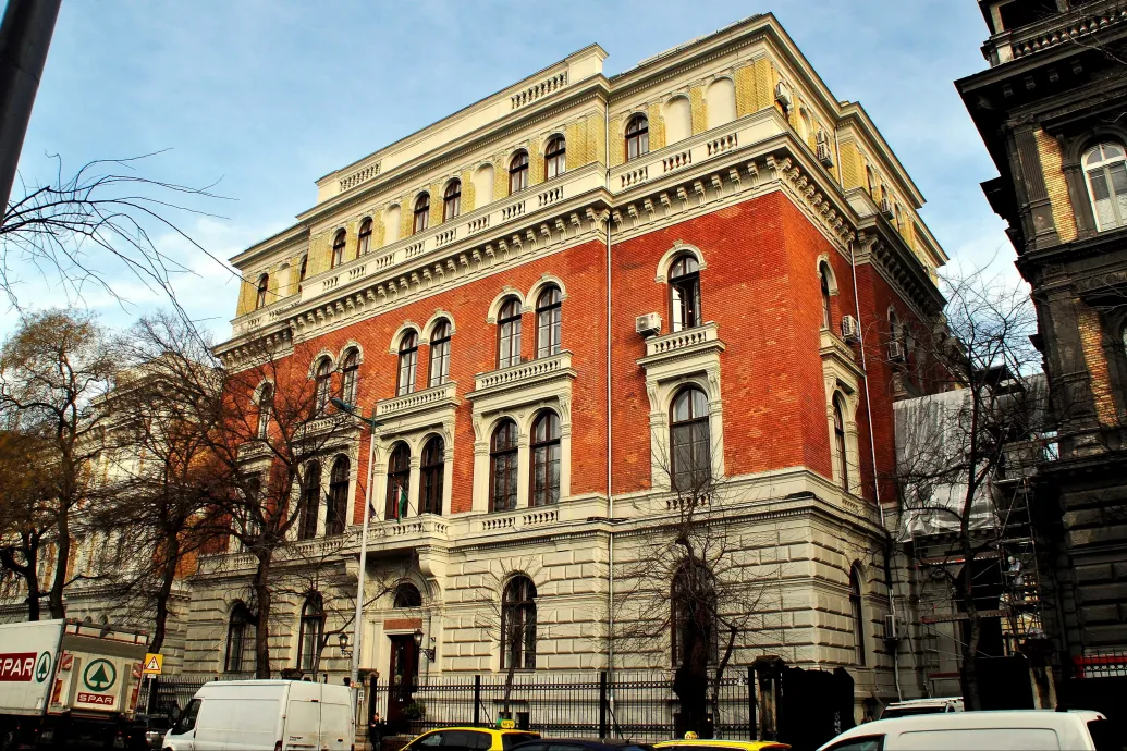 Rendőrök vonultak ki a Semmelweis Egyetemhez