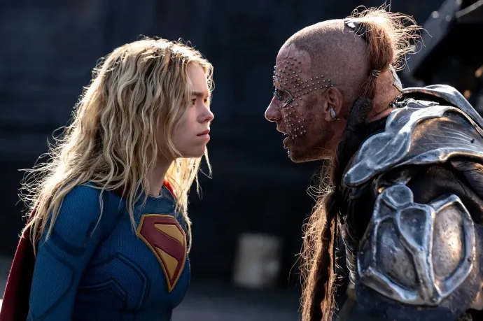 Milly Alcock és Matthias Schoenaerts – Fotó: DC Studios / Warner Bros