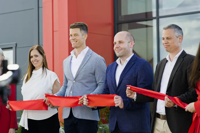 Videón mutatjuk a Rossmann új, 20 milliárdos központját