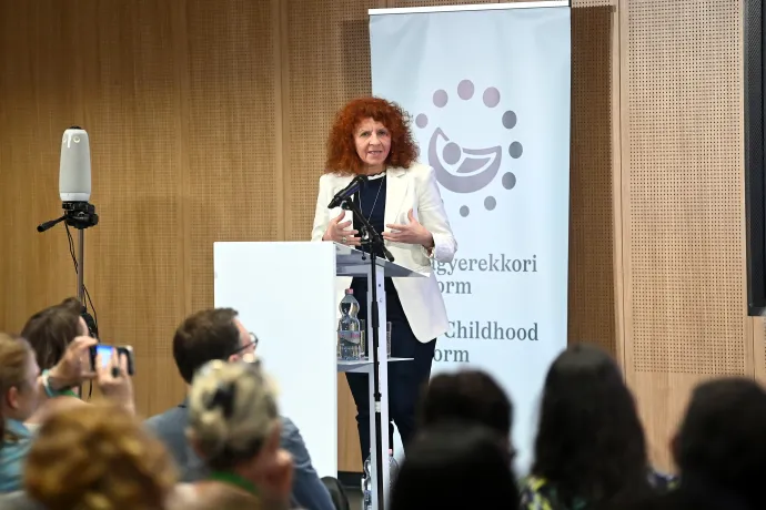 Kereki Judit, a kora gyermekkori jóllétért felelős államtitkár beszédet mond a Koragyerekkori Platform II. országos konferenciáján, a Budapesti Corvinus Egyetem Gellért Campusán, 2026. június 4-én – Fotó: Soós Lajos / MTI