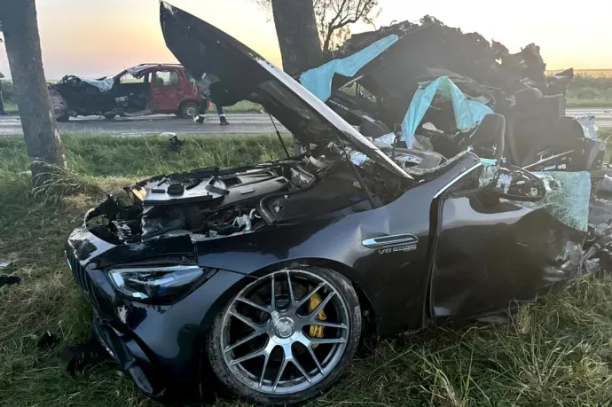 216-tal száguldott a Mercedes, de az elé kanyarodó suzukis lett a vádlott a szalántai halálos baleset ügyében