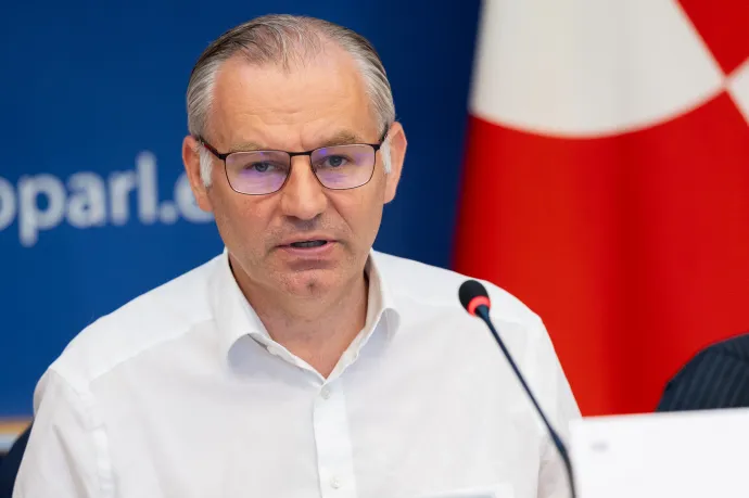 Nincs bajom a medencékkel, de aszálykor ne azok kapjanak elsőbbséget, mondta az EP agrárbizottságának alelnöke