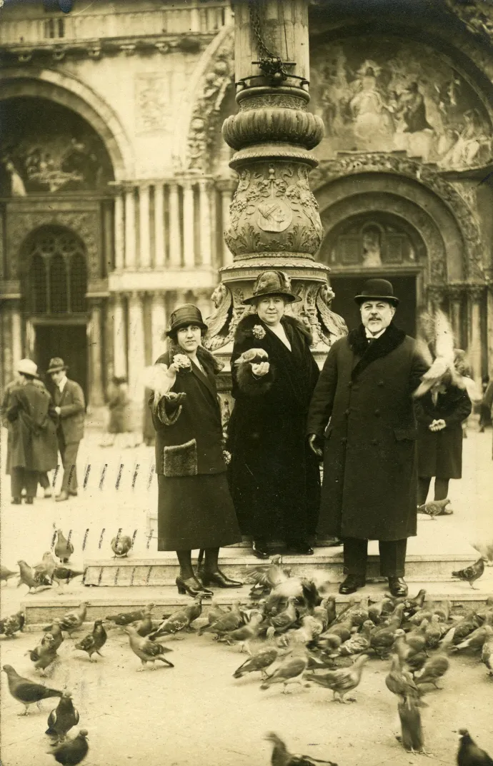 Gerenday Béla, felesége, Szöllősy Alice és lányuk, Gerenday Alice, 1925 – Fotó: Budapest Főváros Levéltára, BFL XIII.54