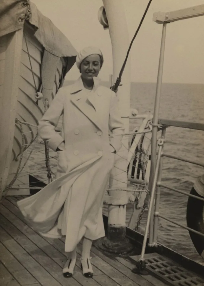 Albert István adóhivatali kistisztviselő osztrák–német motoros útján készült kép, 1930-as évek; Szécsi Teréz a Puccini fedélzetén, 1933; Ausztriai utazás autóval az 1930-as években – Fotó: Budapest Főváros Levéltára, BFL XIV.300; BFL XIII.107; BFL XIII.101