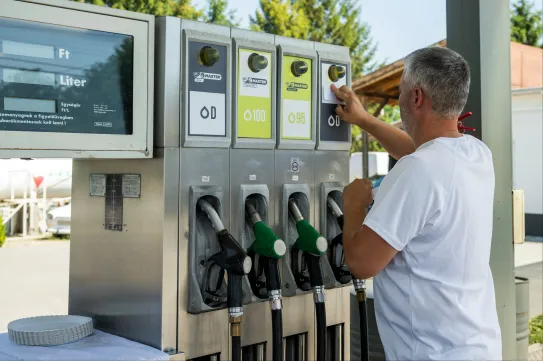 Szombattól megszűnik a kutakon a benzin és a dízel hatósági ára