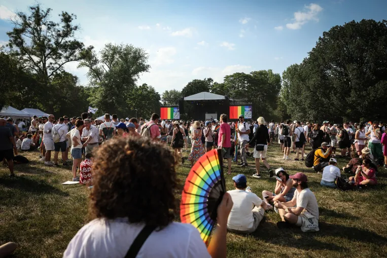 Kezdődnek a beszédek a Vérmezőn, Steiner Kristóf szerint a Pride nem ér véget a felvonulással