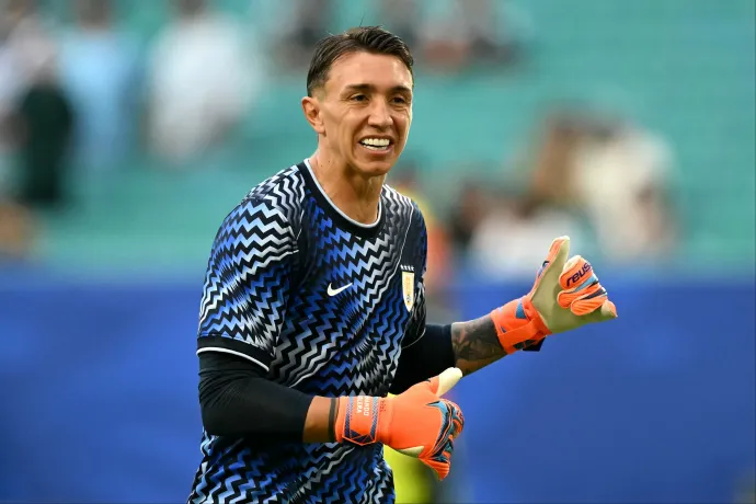 A potyagólokat kapó uruguayi kapus elnézést kért a csapattársaitól a vb-kiesés után