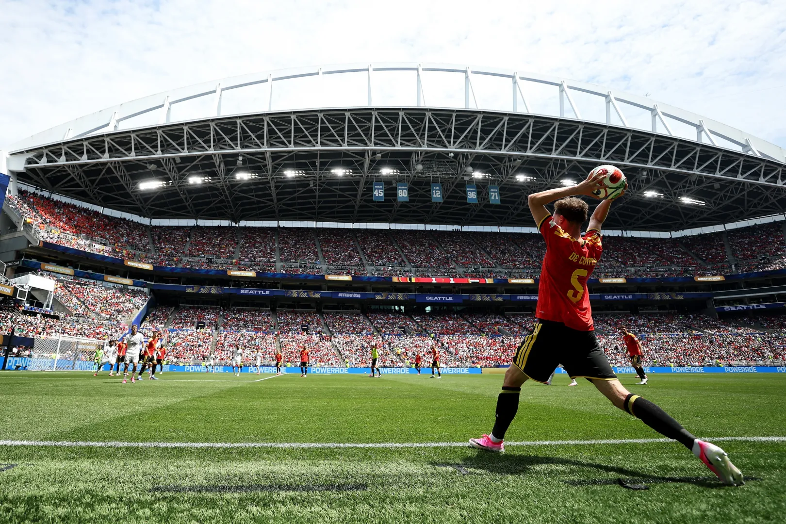A vb amerikai meccset kivétel nélkül NFL-stadionokban játsszák, ezek között ott vannak a világ legmodernebb helyszínei is. Itt, a seattle-i stadionban a technológia a kialakításban jelenik meg, ez a világ egyik leghangosabb stadionja – Fotó: Sarah Stier / FIFA / Getty Images 