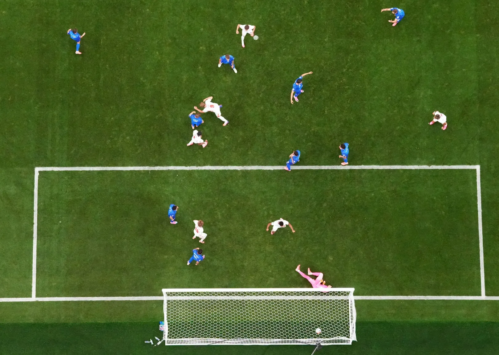 Ahogy várható volt, a csoportkör egyik legjobb mérkőzését játszotta egymással Anglia és Horvátország, a hajtós, hatgólos meccs végén Anglia nyert 4-2-re – Fotó: Hannah Mckay / Reuters
