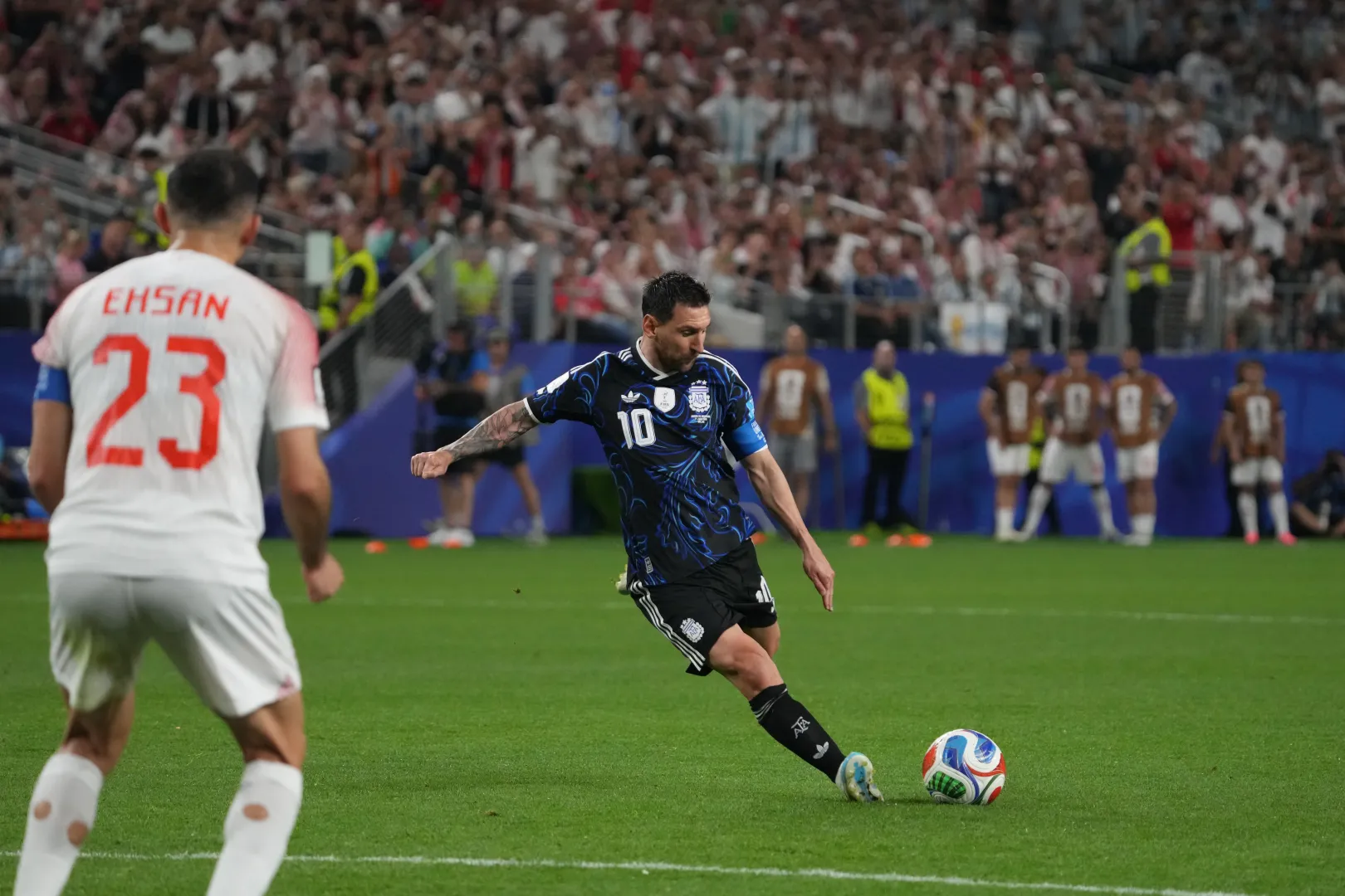 Lionel Messivel nem lehet betelni, igaz Jordánia valószínűleg nem annyira örült, hogy szabadrúgásból betalált ellenük az argentin sztár – Fotó: Masashi Hara / Getty Images