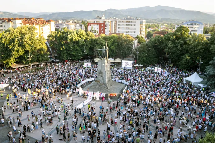 Bár Vučić belengette a lemondását, folytatódnak a tiltakozások Szerbiában