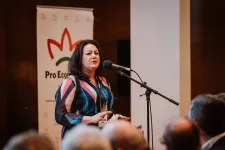 Az átvilágítások árnyékában hirdet laza kérdezz-feleleket a milliárdos közpénzeket osztogató Pro Economica