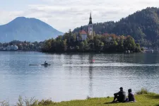 Elhagyta a látogatóknak kijelölt utat, onnan zuhant le a magyar gyerek a bledi vár közelében