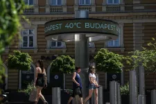 Budapesten ezrek maradtak áram nélkül estére, a hőség legnehezebb két napja következik