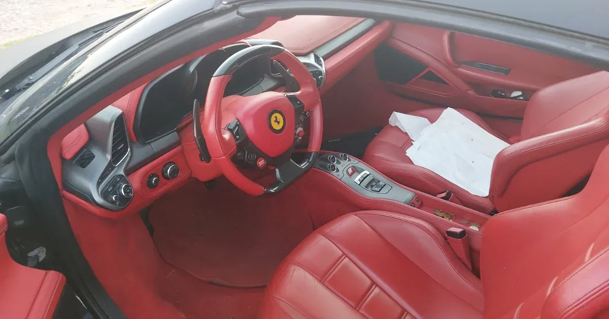 Rendőrök elkaptak egy Ferrari 458 Spidert a tompai határnál.
